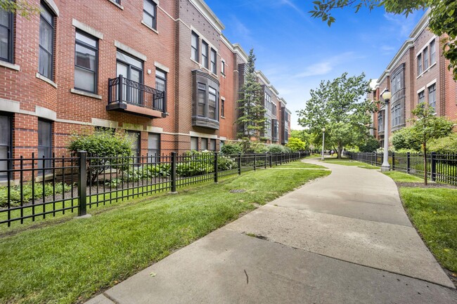 Building Photo - 1111 W 15th St