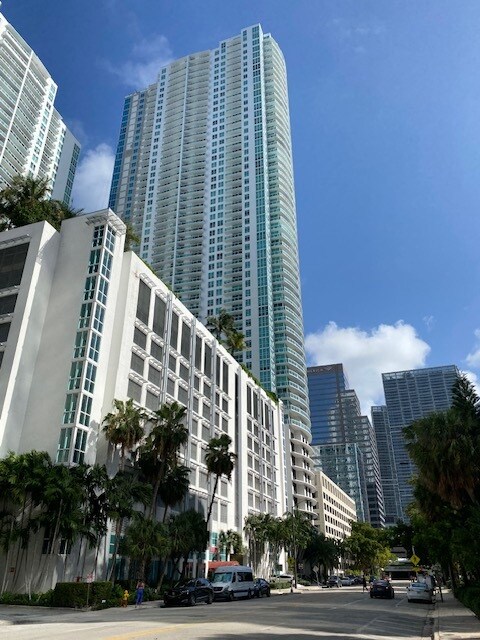 Primary Photo - 950 Brickell Bay Dr