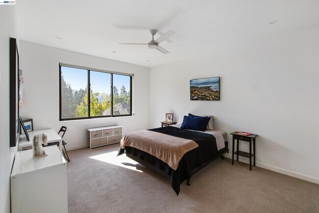 Building Photo - 297 Las Quebradas