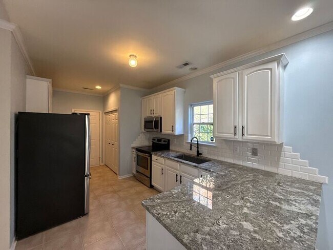 Building Photo - Southampton