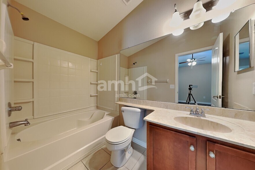 Building Photo - 18025 Cypress Bay Pky