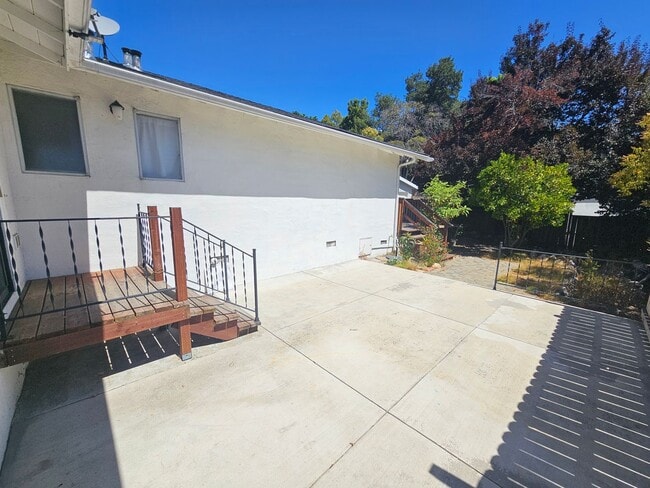 Building Photo - Charming Castro Valley Retreat with 2-Car ...