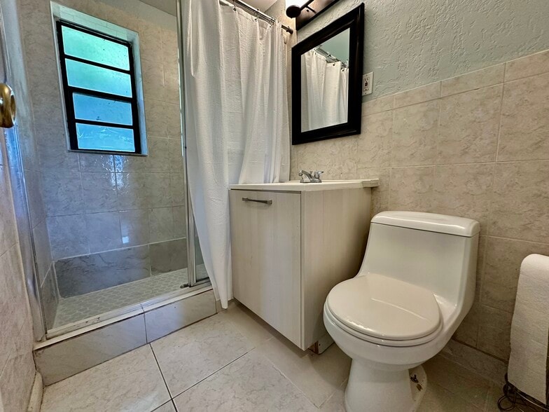 Building Photo - 15920 Bunche Park School Dr