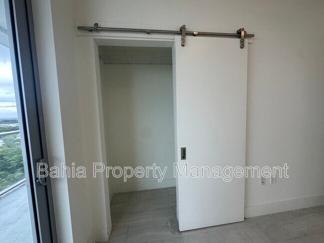 Building Photo - 2000 Metropica Wy