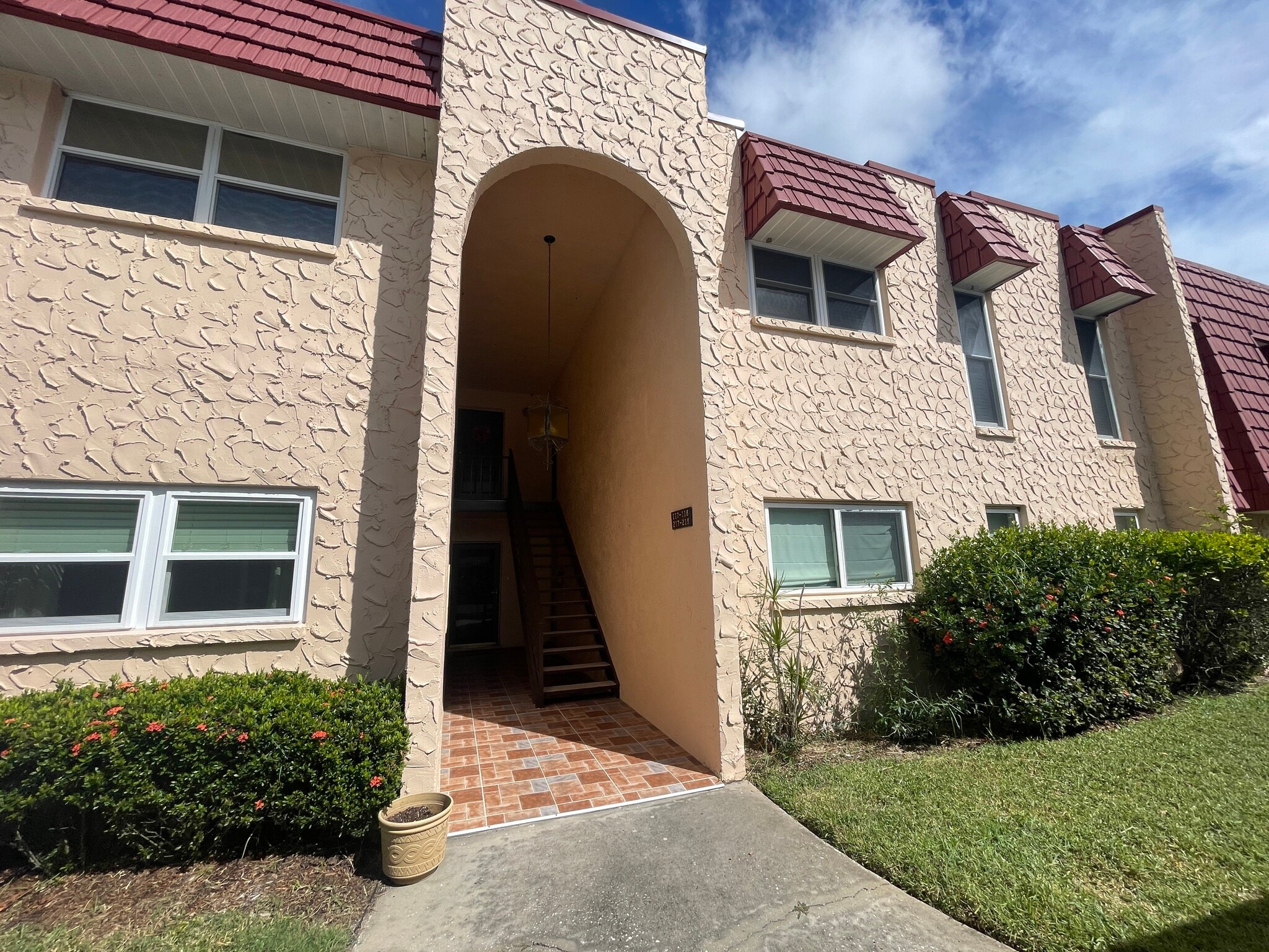 Building Photo - 218 Dogwood Cir