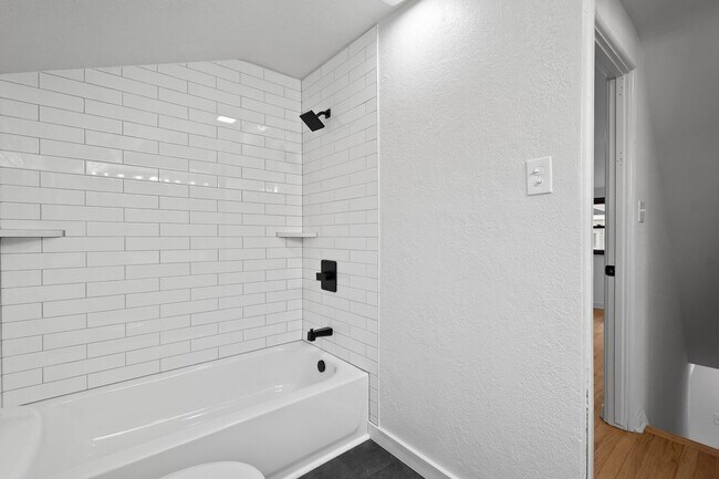 Building Photo - Ready for move in! Check out this RENOVATED 3 bedroom in BROOKLINE! UNBEATABLE LOCATION!
