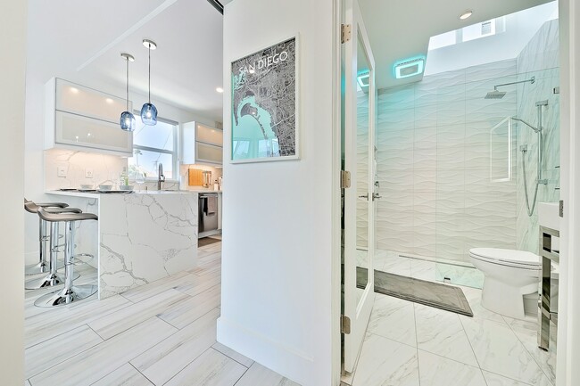 Building Photo - 732 Ventura Pl