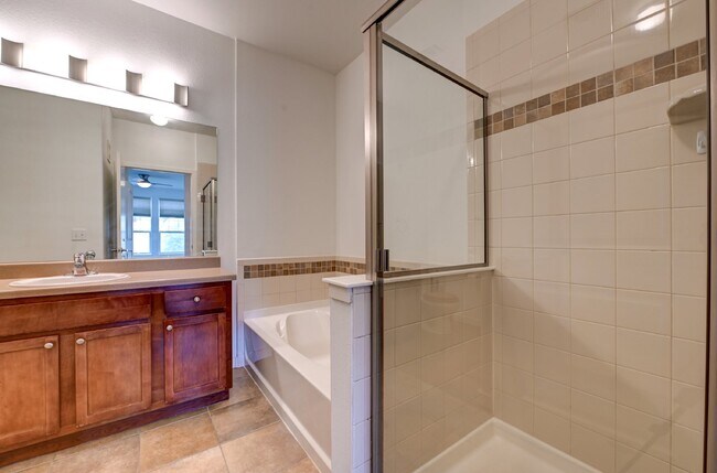 Building Photo - $2,195, 2 Bed 2 Bath Condo in Broomfield w...