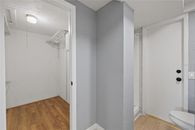 Building Photo - 4430 Shoreline Dr