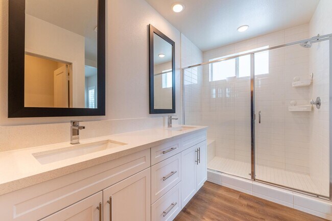 Building Photo - Otay Ranch  3 bd /2 ba Newer Condo w Garage, Laundry + More!