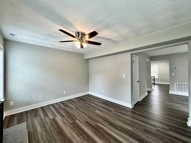 Building Photo - Updated & Ready For You On 12-05-25! A Pet-Friendly Home w/Attached Garage, All Appliances Convey...