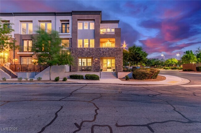 Primary Photo - 3165 Via Como