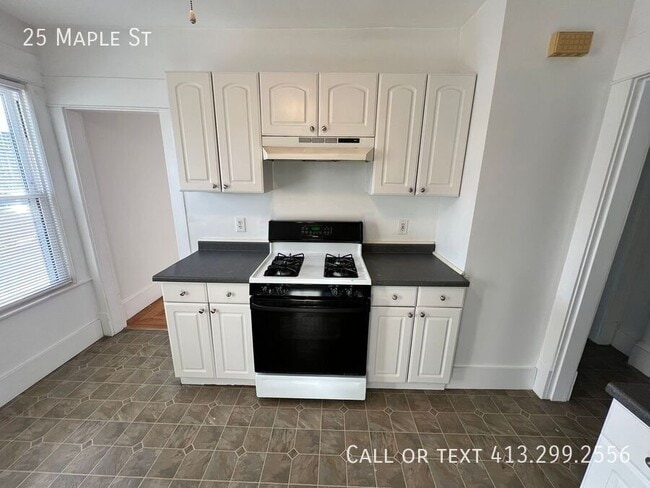 Building Photo - 25 Maple St