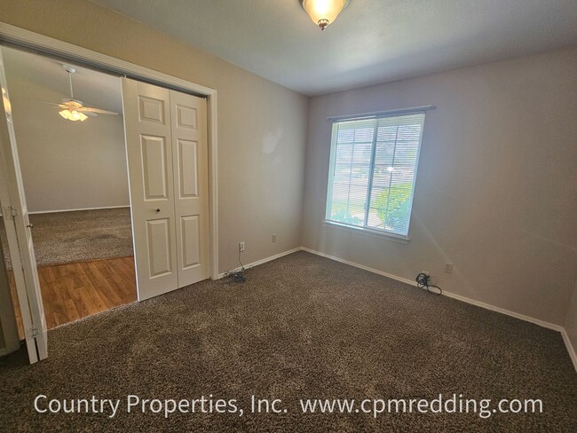 Building Photo - Light & Bright 3-Bedroom House in Ravenwood Subdivision Available Now!