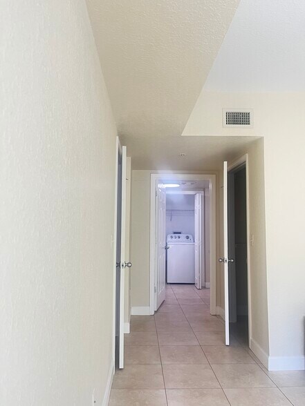 Building Photo - 304 E South St