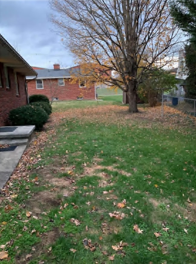 Building Photo - Well maintained 3bed/1.5 bath single famil...