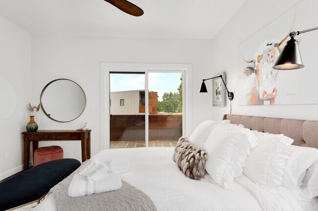 Building Photo - 506 SE Tourmaline Mews