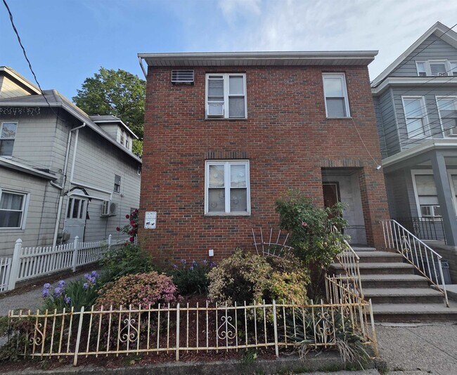 Building Photo - 433 74th St