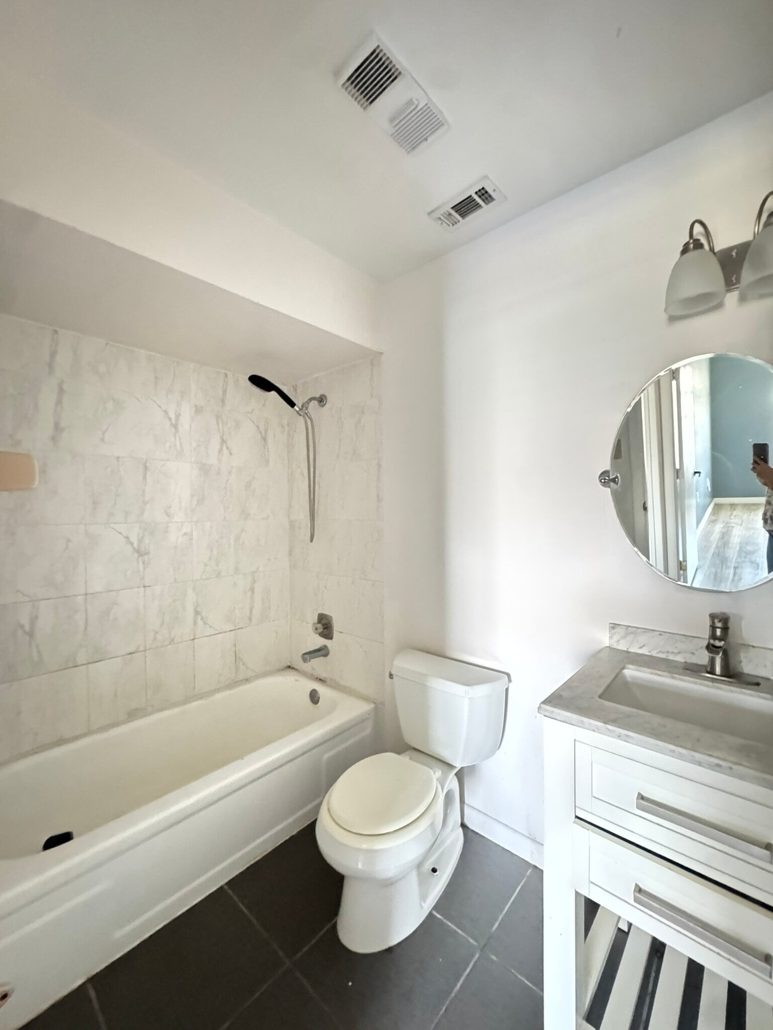 Building Photo - 1413 Manor Dr NE