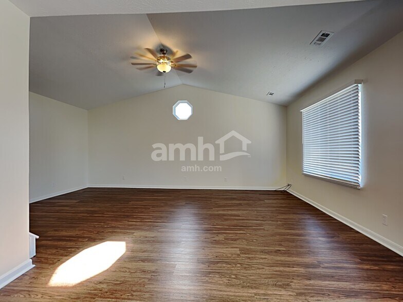 Building Photo - 1162 Edgewater Way