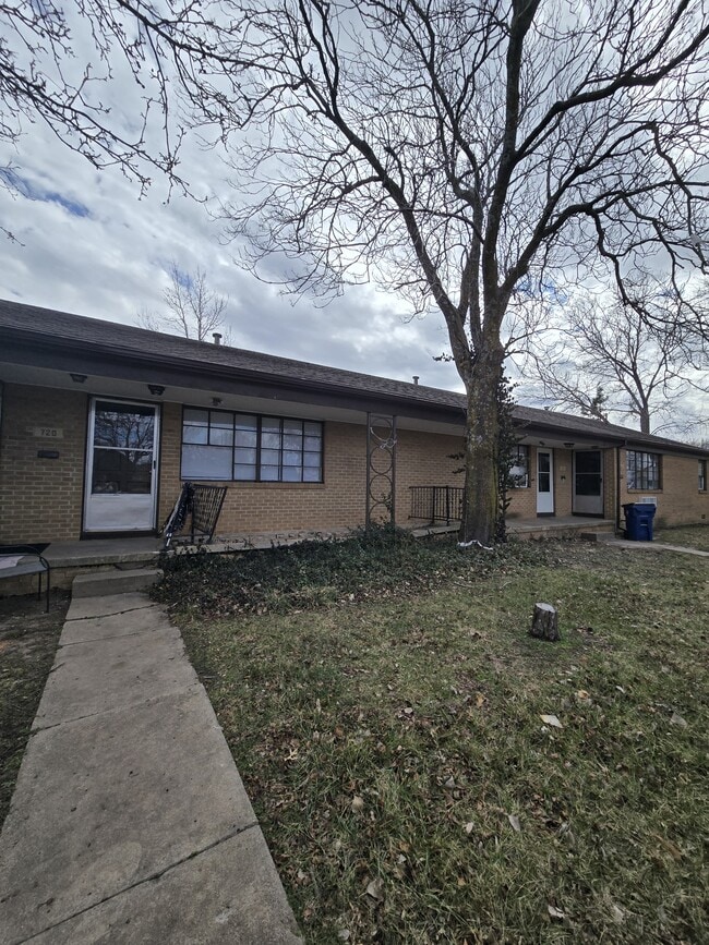 Building Photo - 722 S Hunter