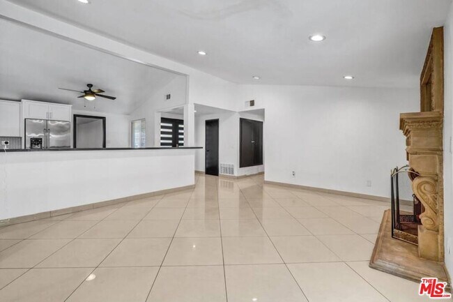 Building Photo - 20746 Clarendon St