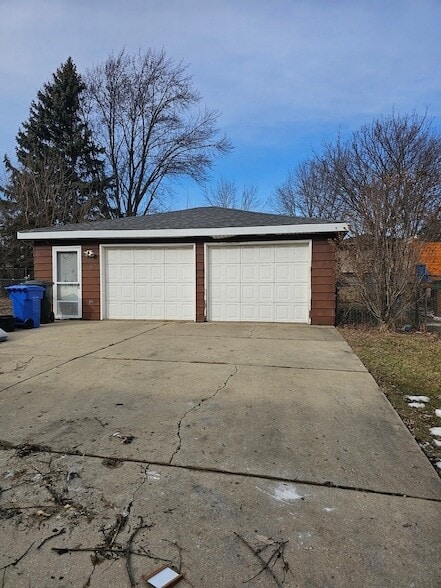 Building Photo - 830 Division St