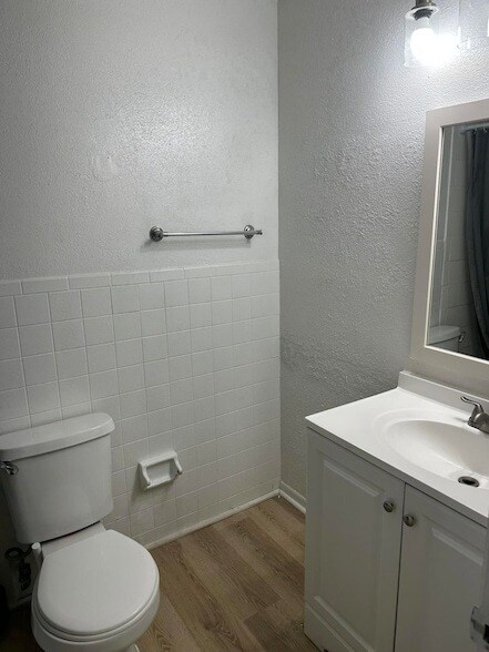 Building Photo - 965 SE Caravan Ave