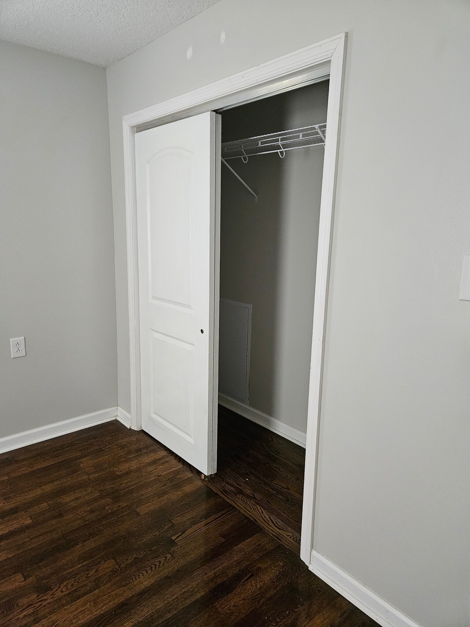 Building Photo - 2085 King Rd