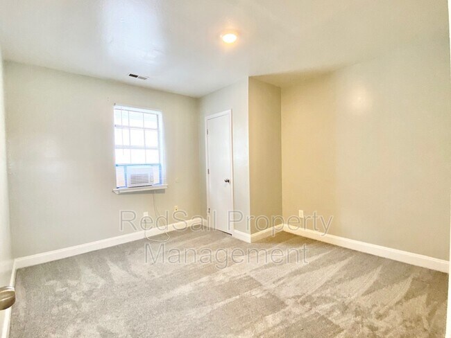 Building Photo - 1240 24th St