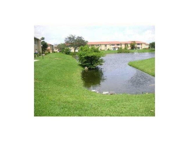 Building Photo - 10198 Twin Lakes Dr