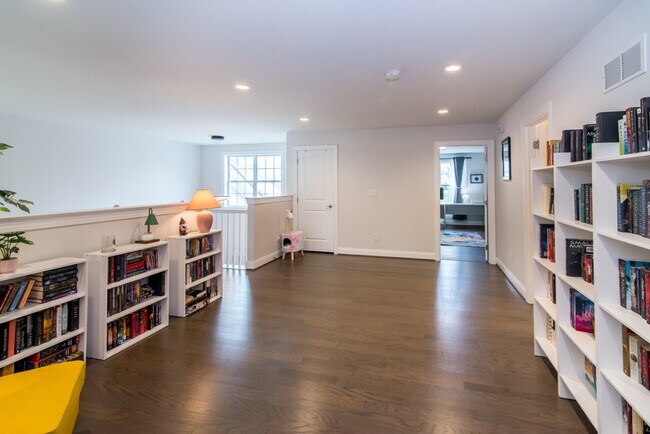 Building Photo - 2544 Oxford Cir