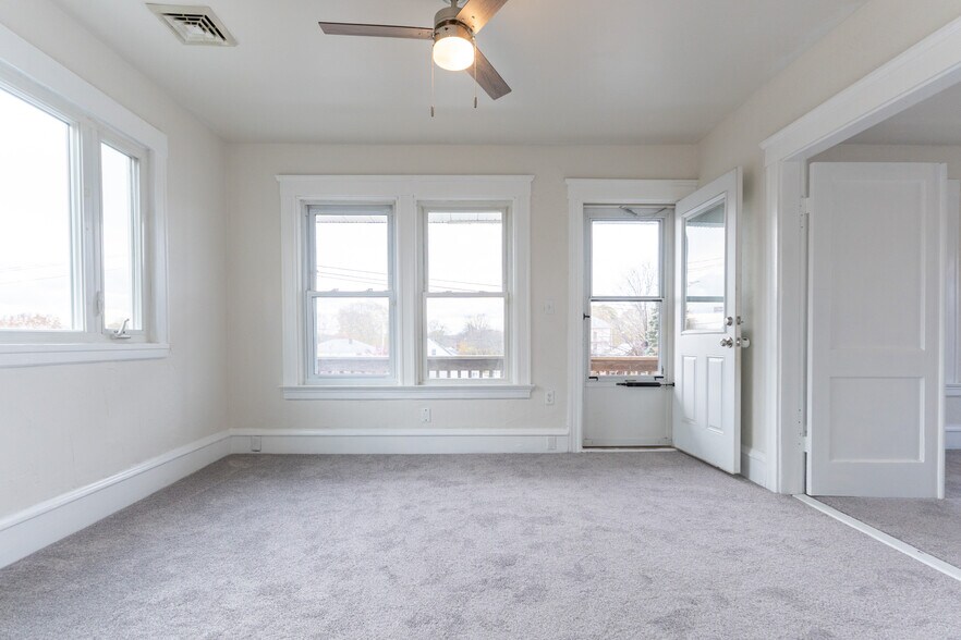 Building Photo - 643 Rathbun St