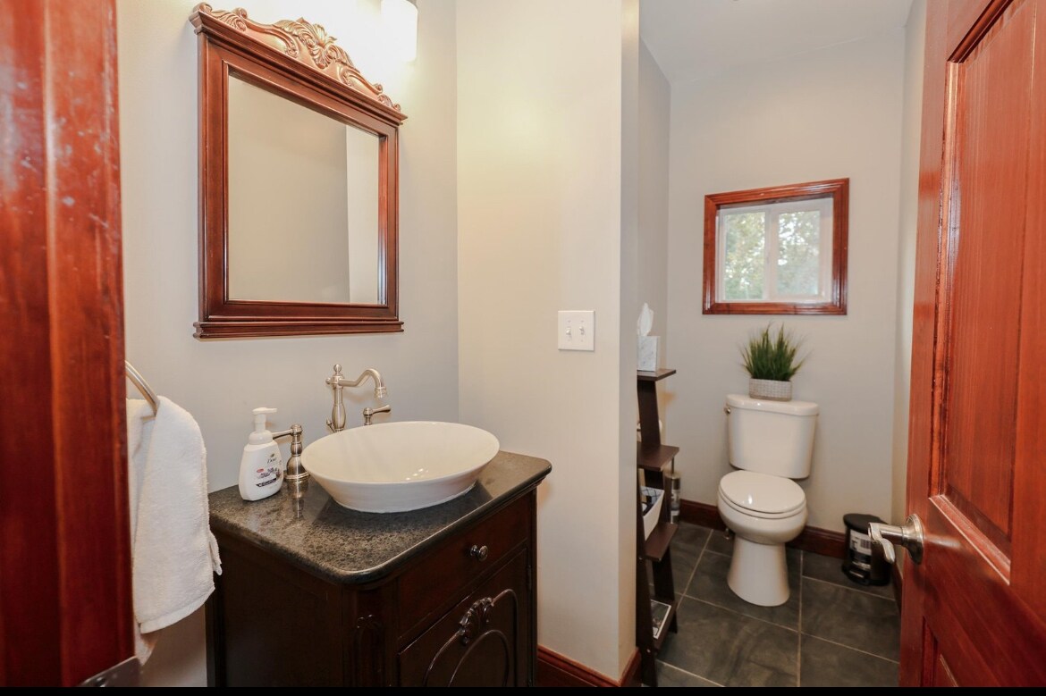 Building Photo - 331 E High St