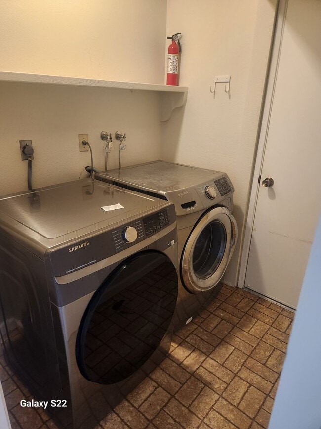Building Photo - This is a Must See beautiful 3 bedroom, 2 ...