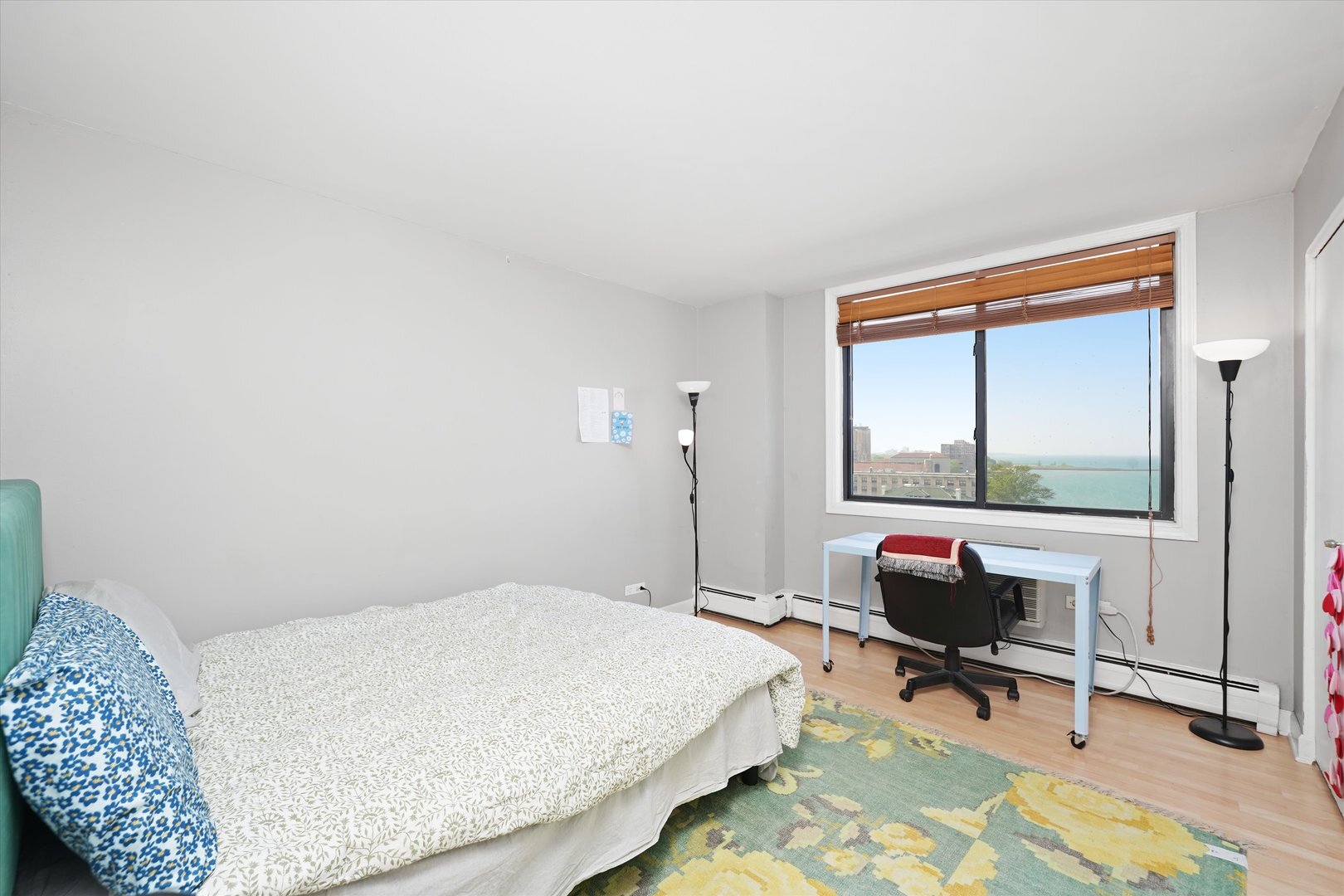 Building Photo - 6325 N Sheridan Rd