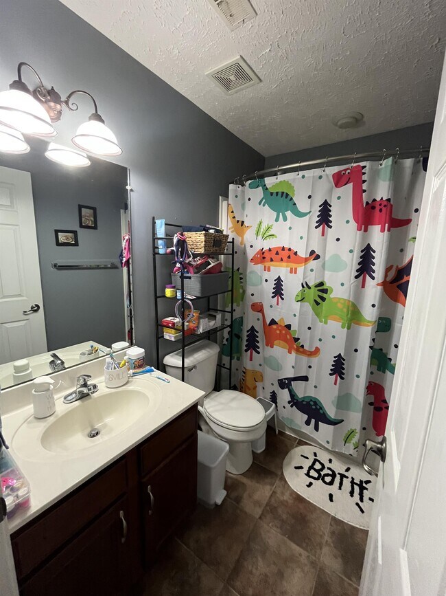 Building Photo - 652 Winding Bluff Way