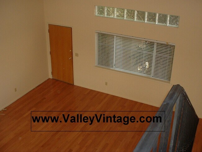 Building Photo - 11508 Moorpark St