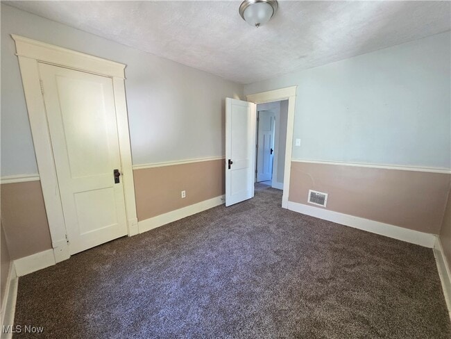 Building Photo - 1116 Adelaide Ave SE