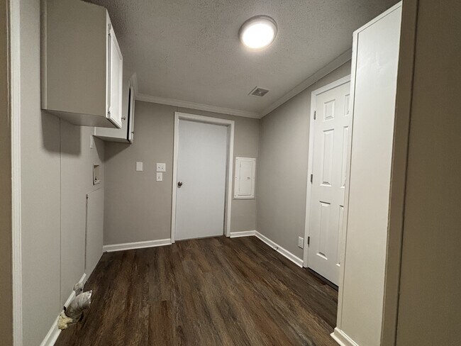 Building Photo - 1100 Big Sandy Creek Ln