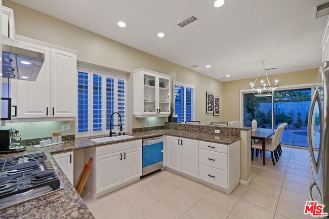 Building Photo - 4 Cartier Ct