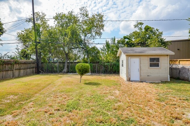 Building Photo - 6741 Limestone St