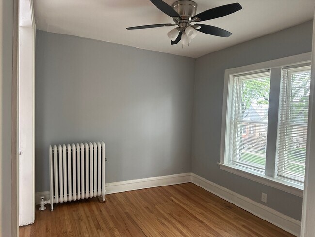 Building Photo - 2418 N Kilbourn Ave