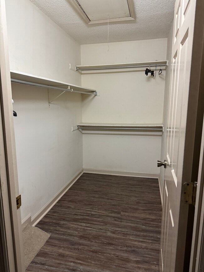 Building Photo - 111
