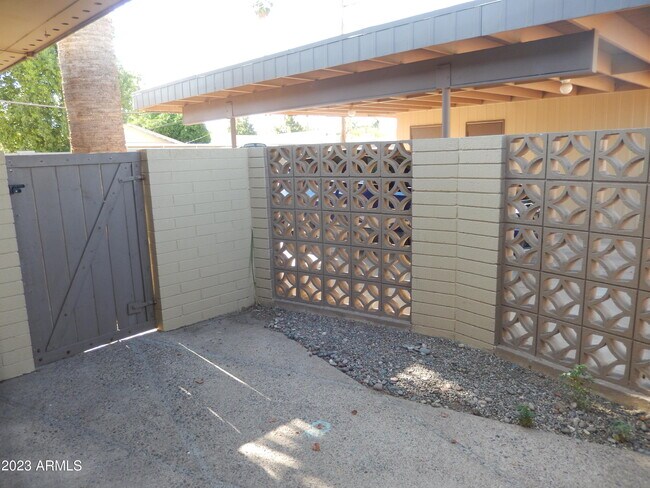 Building Photo - 3618 E Montecito Ave