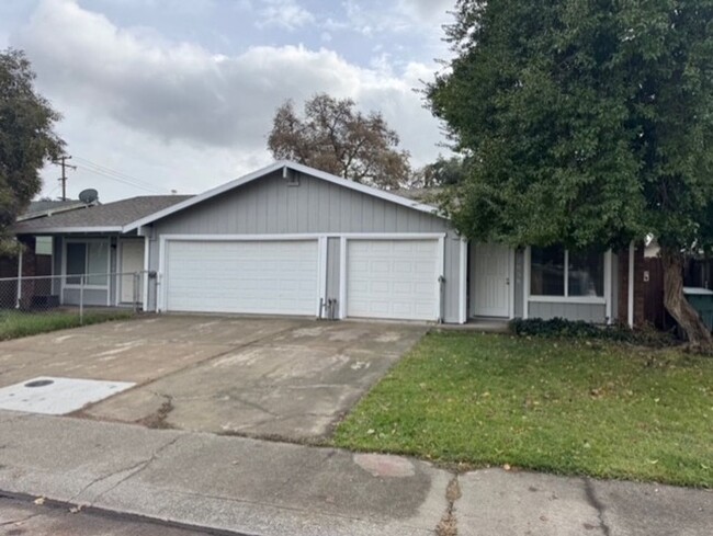 Primary Photo - Duplex for rent in Sacramento, CA (Fulton/...