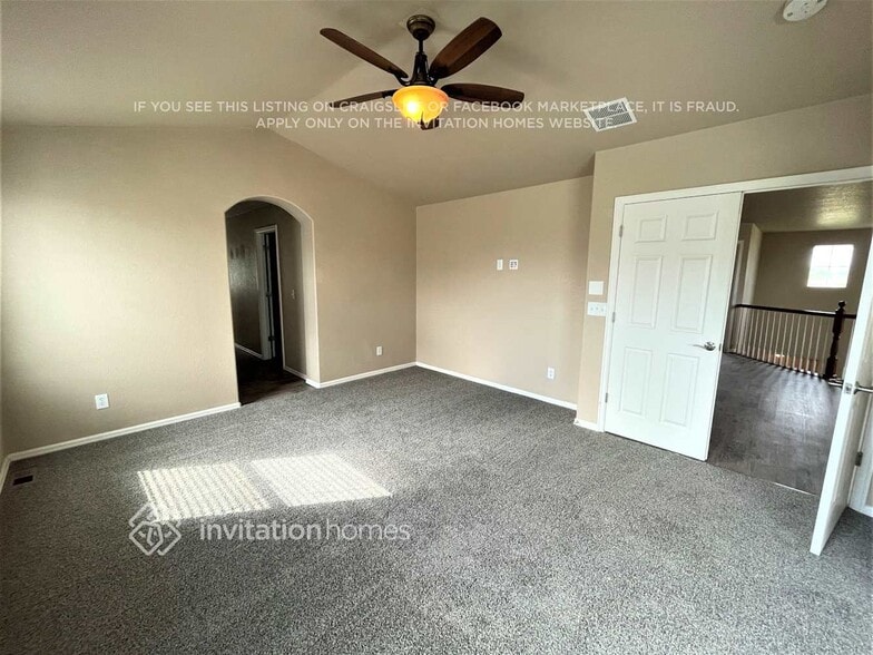 Building Photo - 12386 Roslyn Way