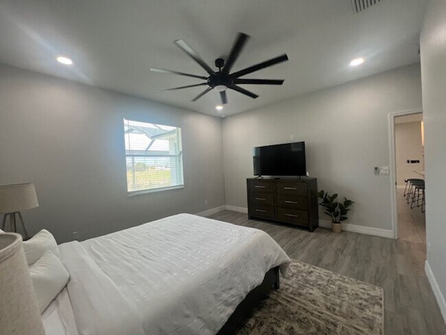 Building Photo - Stunning furnished Pool Home for Rent in N...