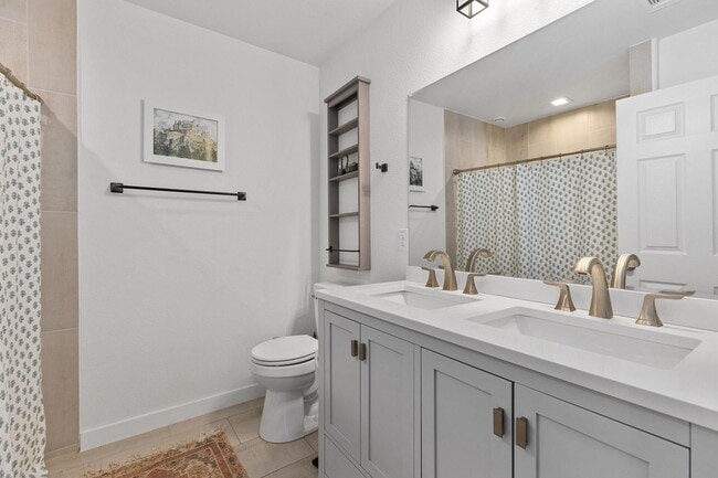 Building Photo - 326 Tahitian Dr