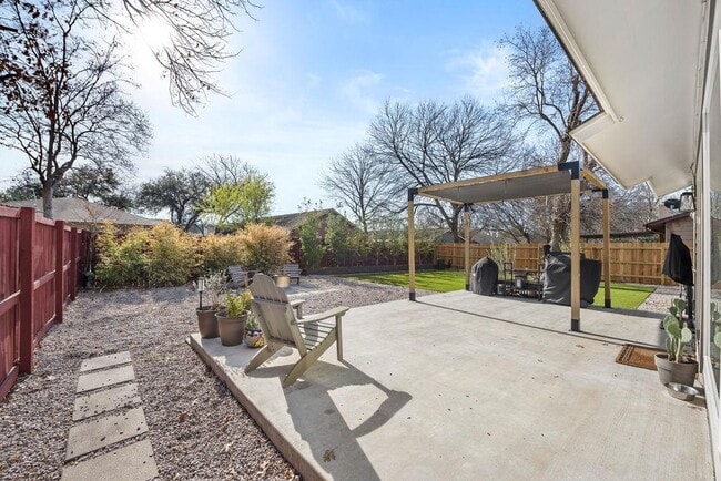 Building Photo - 6803 Castlekeep Way